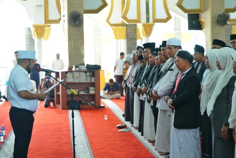 Gubernur Bengkulu Helmi Hasan secara resmi melantik Pengurus Lembaga Pengembangan Tilawatil Qur'an (LPTQ) Provinsi Bengkulu Masa Bakti 2025–2030 dan Pengurus Majelis Taklim Merah Putih, bertempat di Masjid Raya Baitul Izzah Kota Bengkulu, Jumat (27/6/2025) (Foto: Ardiyantonarasidemokrasi.com/)