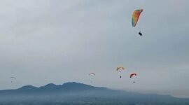 Pemerintah Kabupaten (Pemkab) Rejang Lebong resmi melaunching venue paralayang di kawasan Puncak Danau Mas Harun Bastari, Senin (18/8/2025). (Foto: Arman Surinarasidemokrasi.com/)