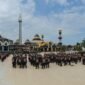 Suasana jelang demo hari ini, Selasa (2/9/25) di halaman Masjid Raya Baitul Izzah Bengkulu. (foto: Ardiyantonarasidemokrasi.com/)