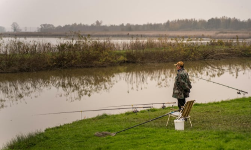 Ilustrasi memancing di Sungai (foto: dok canva)