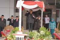 Kapolres Bengkulu Utara AKBP Eko Munarianto, S.I.K, Bertindak sebagai inspektur Upacara peringatan Hari Kesaktian Pancasila tahun 2025 di halaman Kantor Pemerintah Daerah Bengkulu Utara, Rabu (1/10/25). (foto: Tommy Agung Raharjonarasidemokrasi.com/)