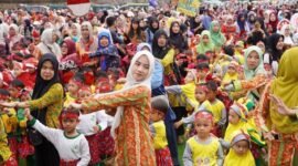 Ribuan anak PAUD dan TK se-Kota Bengkulu memadati Balai Kota Merah Putih dalam kegiatan Gebyar Pusat Kegiatan Gugus (PKG), Kamis (2/10/25).(foto: Awang Konaevinarasidemokrasi.com/)