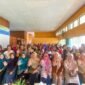 Ketua Tim Penggerak PKK Kota Bengkulu, Ny. Dian Fitriani Wahyudi, bersama Baznas Kota Bengkulu dan DP3AP2KB Kota Bengkulu menyalurkan bantuan kepada keluarga berisiko stunting di Aula Kecamatan Gading Cempaka, Jumat (3/10/25). (foto: Awang Konaevinarasidemokrasi.com/)