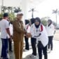 Asisten Pemerintahan dan Kesra Setda Kabupaten Seluma, H. Hendarsyah, S.I.P., M.T. saat pelepasan Perwosi Kabupaten Seluma di Halaman Gedung Daerah Serasan Seijoan, Seluma, Senin (6/10/25) (foto: Rifli Nopriansanarasidemokrasi.com/)