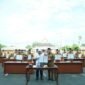 Aparatur Sipil Negara (ASN) di lingkungan Pemerintah Provinsi Bengkulu mengikuti apel pagi bersama yang sekaligus menjadi momentum penandatanganan Surat Pernyataan Tidak Melakukan Pungutan Liar (Pungli) dan Gratifikasi, Senin (6/10/25).(foto: Ardiyantonarasidemokrasi.com/)