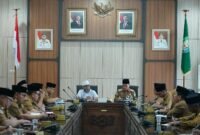 Gubernur Bengkulu Helmi Hasan memimpin Rapat Koordinasi (Rakor) bersama seluruh Kepala Organisasi Perangkat Daerah (OPD) Provinsi Bengkulu di Ruang Rapat Lantai III Kantor Gubernur, Senin (6/10/25).(foto: Ardiyantonarasidemokrasi.com/)