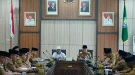Gubernur Bengkulu Helmi Hasan memimpin Rapat Koordinasi (Rakor) bersama seluruh Kepala Organisasi Perangkat Daerah (OPD) Provinsi Bengkulu di Ruang Rapat Lantai III Kantor Gubernur, Senin (6/10/25).(foto: Ardiyantonarasidemokrasi.com/)