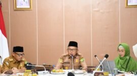Pemerintah Kota (Pemkot) Bengkulu menerima kunjungan Tim Pemantauan Lapangan Sekretariat Dukungan Kabinet, Kementerian Sekretariat Negara (Kemensetneg) RI di Ruang Hidayah II, Kantor Wali Kota, Selasa (7/10/25). (foto: Awang Konaevinarasidemokrasi.com/)
