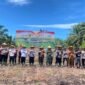 Penjabat Sekretaris Daerah (Pj. Sekda) Ayatul Mukhtadin, S.H., Pemkab Bengkulu Tengah menghadiri kegiatan Penanaman Jagung Serentak Kuartal IV yang digelar oleh Polres Bengkulu Tengah di PT Agra Sawitindo, Desa Ujung Karang, Kecamatan Karang Tinggi, Rabu (8/10/25).(foto: Andreas Putranarasidemokrasi.com/)