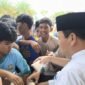 Penyerahan bantuan dilakukan langsung oleh Penjabat Sekretaris Daerah Provinsi Bengkulu, Herwan Antoni, Jumat (10/10/25). (foto: Ardiyantonarasidemokrasi.com/)