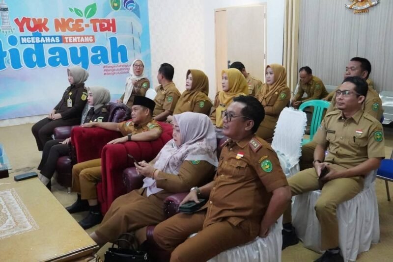 Rapat Koordinasi (Rakor) pengendalian inflasi nasional yang juga membahas kebersihan dan kesehatan pengolahan hewan ternak serta evaluasi dukungan daerah terhadap program tiga juta rumah, Senin (13/10/25).(foto: dok Pemkot Bengkulu)
