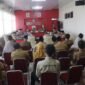Bupati Seluma Teddy Rahman, S.E., M.M. saat memimpin Rapat Koordinasi bersama para Kepala Organisasi Perangkat Daerah (OPD) di lingkungan Pemerintah Kabupaten Seluma, Senin (13/10/25).(foto: Rifli Nopriansanarasidemokrasi.com/)