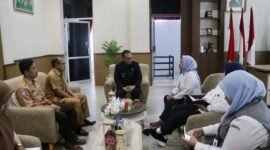 Bupati Seluma, Teddy Rahman, S.E., M.M, saat menerima audiensi dari Kementerian Desa, Pembangunan Daerah Tertinggal dan Transmigrasi (Kemendes PDT), Selasa (14/10/25). (foto: Rifli Nopriansanarasidemokrasi.com/)