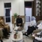 Bupati Seluma, Teddy Rahman, S.E., M.M, saat menerima audiensi dari Kementerian Desa, Pembangunan Daerah Tertinggal dan Transmigrasi (Kemendes PDT), Selasa (14/10/25). (foto: Rifli Nopriansanarasidemokrasi.com/)