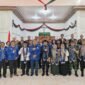 Bupati Seluma, Teddy Rahman, S.E., M.M., secara resmi mengukuhkan pengurus Dewan Perwakilan Daerah Badan Musyawarah Antar Gereja Nasional (DPD Bamagnas) Kabupaten Seluma di Gereja Huria Kristen Batak Protestan (HKBP) Desa Talang Benuang, Kecamatan Air Periukan, Selasa (14/10/25).(foto: Rifli Nopriansanarasidemokrasi.com/)