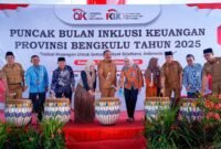 Wakil Gubernur Bengkulu, Mian, saat menghadiri puncak peringatan Bulan Inklusi Keuangan 2025 yang digelar di Kantor Otoritas Jasa Keuangan (OJK) Provinsi Bengkulu, Selasa (14/10/25). (foto: Ardiyantonarasidemokrasi.com/)