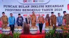 Wakil Gubernur Bengkulu, Mian, saat menghadiri puncak peringatan Bulan Inklusi Keuangan 2025 yang digelar di Kantor Otoritas Jasa Keuangan (OJK) Provinsi Bengkulu, Selasa (14/10/25). (foto: Ardiyantonarasidemokrasi.com/)