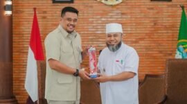 Gubernur Sumatera Utara, Muhammad Bobby Afif Nasution, saat menerima kunjungan Gubernur Bengkulu, Helmi Hasan, di Kantor Gubernur Sumut, Jalan Diponegoro No. 30 Medan, Selasa (14/10/25). (foto: dok Pemprov Bengkulu)