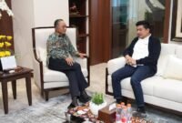 Menyusul kebijakan pemerintah pusat memangkas anggaran transfer ke daerah (TKD) dalam APBN 2026, Bupati Bengkulu Utara, Arie Septia Adinata, SE, M.AP, melakukan pertemuan langsung dengan Menteri Pekerjaan Umum dan Perumahan Rakyat (PUPR) RI, Ir. Dody Hanggodo, di Kantor Kementerian PUPR Jakarta, Rabu (15/10/25). (foto: dok Pemkab Bengkulu Utara)