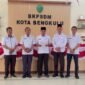 Kepala BKPSDM Kota Bengkulu, Achrawi, saat menegaskan bahwa pesan dan surat yang beredar tersebut palsu dan tidak dikeluarkan oleh instansinya, Rabu (15/10/25)(foto: dok Pemkot Bengkulu)