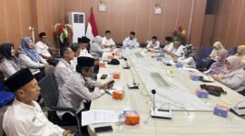 rapat Tim Koordinasi Penanggulangan Kemiskinan Daerah (TKPKD) Kota Bengkulu yang dipimpin langsung oleh Wakil Wali Kota Bengkulu Ronny P. L. Tobing, selaku Ketua TKPKD Kota Bengkulu, pada Rabu (15/10/25). (foto: dok Pemkot Bengkulu)