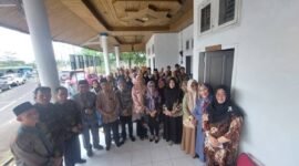 DP3AP2KB bekerja sama dengan Gabungan Organisasi Wanita (GOW) Kota Bengkulumematangkan persiapan pelaksanaan program nikah balai gratis , di Sekretariat GOW, Kamis (16/10/25). (foto: Awang Konaevinarasidemokrasi.com/)