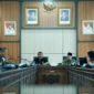 Wakil Gubernur Bengkulu, Mian, saat memimpin rapat koordinasi membahas rencana pemanfaatan lahan eks Hak Guna Usaha (HGU) di Kabupaten Bengkulu Tengah, Kamis (16/10/25). (foto: Ardiyantonarasidemokrasi.com/)