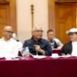 Ketua Umum PWI Pusat, Akhmad Munir, didampingi Ketua Dewan Kehormatan Atal S. Depari dan Sekretaris Jenderal Zulmansyah Sekedang  memimpin orientasi kepengurusan di Solo, Jawa Tengah, Jumat (3/10) malam.(foto: dok Humas PWI Pusat)