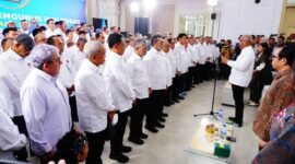 Pengurus Persatuan Wartawan Indonesia (PWI) Pusat periode 2025-2030 resmi dikukuhkan di Monumen Pers Solo, Jawa Tengah pada Sabtu (4/10/25).(foto: dok PWI Pusat)