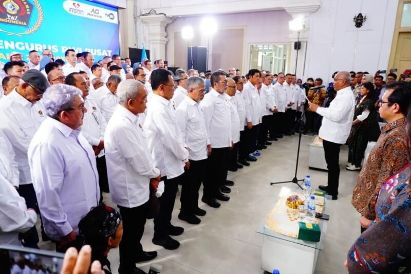 Pengurus Persatuan Wartawan Indonesia (PWI) Pusat periode 2025-2030 resmi dikukuhkan di Monumen Pers Solo, Jawa Tengah pada Sabtu (4/10/25).(foto: dok PWI Pusat)