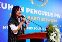 Menkomdigi Meutya Hafid saat memberi sambutan dalam pengukuhan PWI Pusat, Sabtu (4/10) di Gedung Monumen Pers Indonesia, Kota Surakarta, Jawa Tengah. (foto: dok PWI Pusat)