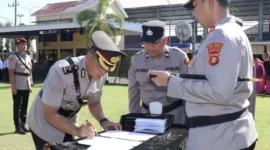 Kapolres Mura, AKBP Agung Adhitya Prananta SH, SIK, MH, saat memimpin langsung Serah Terima Jabatan (Sertijab) terhadap 12 perwira di jajaran Polres Mura, Sabtu (4/10/25). (foto: dok Polres Musi Rawas)
