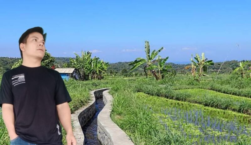 Ketua Jaringan Masyarakat Juru Kalang Topos (JMJKT), Irawan Saputra (kiri) dan program Optimalisasi Lahan (Oplah) Non Rawa tahun 2025 di Kabupaten Lebong, Rabu (8/10/25). (foto: Aan Ade Putranarasidemokrasi.com/)

Setelah sebelumnya mencuat dari sejumlah kelompok tani (Poktan), gabungan kelompok tani (Gapoktan), dan Perkumpulan Petani Pemakai Air (P3A), kini tanggapan datang dari pihak JMJKT.

Menanggapi isu tersebut, 