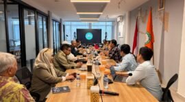 Gabungan Pengusaha Kelapa Sawit Indonesia (GAPKI) dan Persatuan Wartawan Indonesia (PWI) Pusat saat pertemuan yang digelar di kantor GAPKI, Jakarta, Jumat (10/10). (foto: dok PWI Pusat)