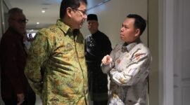 Ketua DPD RI saat berbincang dengan Menteri Keuangan Purbaya Yudhi Sadewa (foto: dok DPD RI)