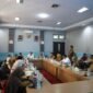 Bupati Bengkulu Tengah Drs. Rachmat Riyanto, S.T., M.A.P., saat memimpin rapat pemaparan potensi retribusi daerah yang digelar di Ruang Rapat Bupati (RRB) pada Selasa (14/10/25). (foto: Andreas Putranarasidemokrasi.com/)
