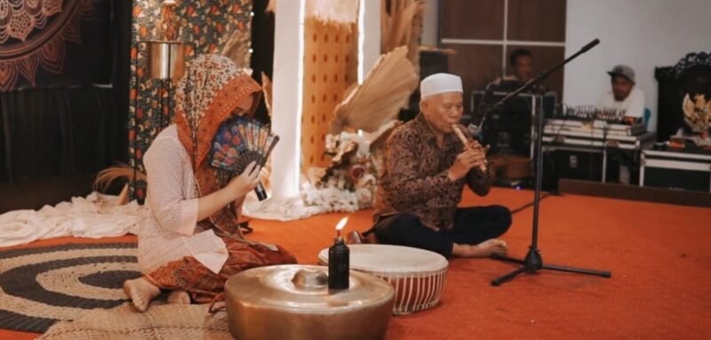 Sastra lisan khas masyarakat Rejang Lebong, Nyambei, resmi ditetapkan sebagai Warisan Budaya Takbenda (WBTB) Indonesia tahun 2025 oleh Kementerian Kebudayaan Republik Indonesia, Kamis (16/10/25). (foto: dok Pemkab Rejang Lebong)