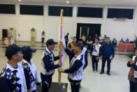 Wali Kota Lubuk Linggau, H. Rachmat Hidayat saat melepas kontingen atlet yang akan berlaga pada Pekan Olahraga Provinsi (Porprov) Sumatera Selatan XV tahun 2025 di Gedung Kesenian Kelurahan Kayu Ara, Kamis (16/10/25). (foto: Jepri Irwansyanarasidemokrasi.com/)