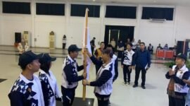 Wali Kota Lubuk Linggau, H. Rachmat Hidayat saat melepas kontingen atlet yang akan berlaga pada Pekan Olahraga Provinsi (Porprov) Sumatera Selatan XV tahun 2025 di Gedung Kesenian Kelurahan Kayu Ara, Kamis (16/10/25). (foto: Jepri Irwansyanarasidemokrasi.com/)