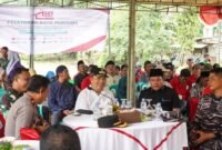 Wakil Bupati Seluma, Drs. H. Gustianto, bersama unsur Forkopimda Kabupaten Seluma, melakukan peletakan batu pertama pembangunan 80.000 gerai, pergudangan, dan sarana pendukung Koperasi Desa/Kelurahan Merah Putih di Desa Purbosari, Kecamatan Seluma Barat, pada Jumat (17/10/2025).(foto: dok Pemkab Seluma)