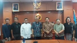 Jajaran pengurus Asosiasi Media Siber Indonesia (AMSI) Pusat melakukan kunjungan ke Kantor PWI Pusat, Jumat (17/10).(foto: dok PWI Pusat)