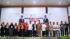 Anggota DPR-RI Fraksi Partai Keadilan Sejahtera (F-PKS), Dr. H. Al Muzammil Yusuf, M.Si, saat melaksanakan kegiatan Sosialisasi Empat Pilar MPR-RI di Hotel Adeeva, Kota Bengkulu, Minggu pagi (19/10). (foto: dok PKS Bengkulu)