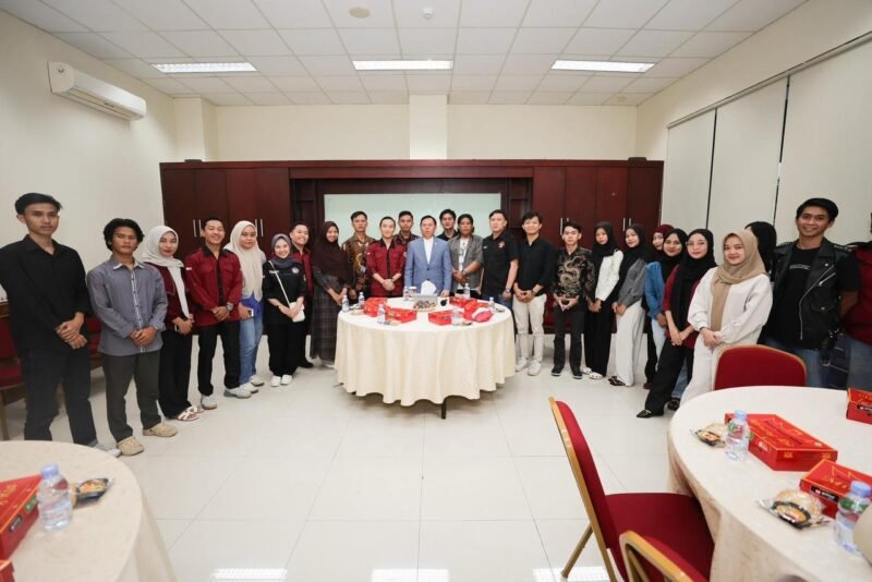 Mahasiswa dan masyarakat Bengkulu di Yogyakarta menggelar Sarasehan Kedaerahan Bersama Ketua DPD RI bertema Satu Hati, Satu Bengkulu, Satu Indonesia di Kantor DPD RI DIY, Minggu (19/10/25).(foto: dok istimewa)