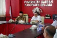 Wakil Bupati Seluma, Drs. H. Gustianto saat terima kunjungan kerja Kepala Kantor Wilayah Kementerian Hukum dan Hak Asasi Manusia (Kemenkumham) Bengkulu, Hendri Marulita, beserta jajaran, Selasa (21/10). (foto: Nandonarasidemokrasi.com/)