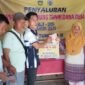 Pemerintah Desa Tungkal 2, Kecamatan Pino Raya, Kabupaten Bengkulu Selatan menyalurkan Bantuan Langsung Tunai Dana Desa (BLT DD) kepada masyarakat yang berhak menerima di Kantor Desa, Rabu (22/10/25). (foto: Mahmud Yunusnarasidemokrasi.com/)