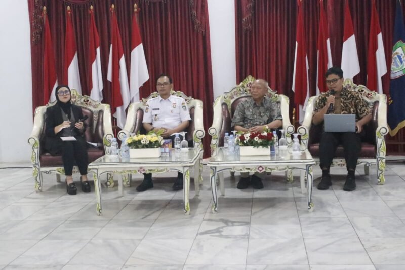 Pemerintah Kabupaten Seluma menggelar kegiatan Seluma Berdialog dengan tema Membangun Seluma Melalui Investasi Tambang Emas di Gedung Daerah Serasan Seijoan, Rabu (22/10/25).(foto: Nando / narasidemokrasi.com/)