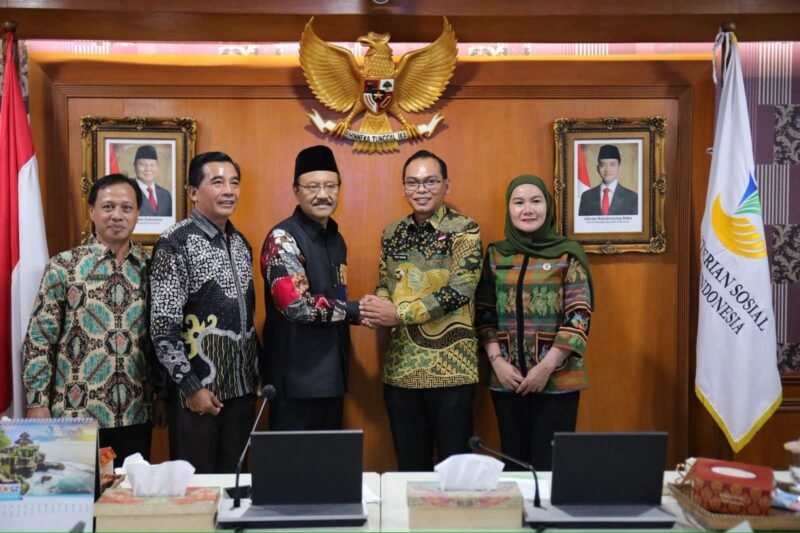 Bupati Seluma, Teddy Rahman, S.E., M.M., melaksanakan audiensi dengan Kementerian Sosial Republik Indonesia di Jakarta, Kamis (23/10/25).(foto: dok Pemkab Seluma)