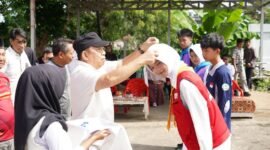 Wakil Bupati Seluma sekaligus Ketua PMI Kabupaten Seluma, Drs. H. Gustianto, saat resmi membuka Lomba Palang Merah Remaja (PMR) se-Kabupaten Seluma yang digelar di halaman Kantor PMI Kabupaten Seluma, Jumat (24/10/25).(foto: Nandonarasidemokrasi.com/)