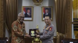 Kepala Kepolisian Negara Republik Indonesia (Kapolri) Jenderal Polisi Listyo Sigit Prabowo, saat menerima audiensi dari Pengurus Persatuan Wartawan Indonesia (PWI) Pusat di Mabes Polri, Jalan Trunojoyo, Jakarta, Senin (27/10). (foto: dok PWI Pusat)