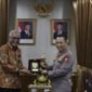 Kepala Kepolisian Negara Republik Indonesia (Kapolri) Jenderal Polisi Listyo Sigit Prabowo, saat menerima audiensi dari Pengurus Persatuan Wartawan Indonesia (PWI) Pusat di Mabes Polri, Jalan Trunojoyo, Jakarta, Senin (27/10). (foto: dok PWI Pusat)